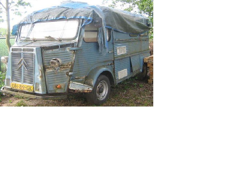 2011 te koop aangeboden in MILL<br />Staat: Krokant en grote gaten in het dak