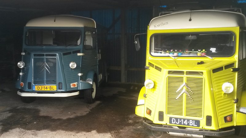 Gebroederlijk samen in de hooiberg