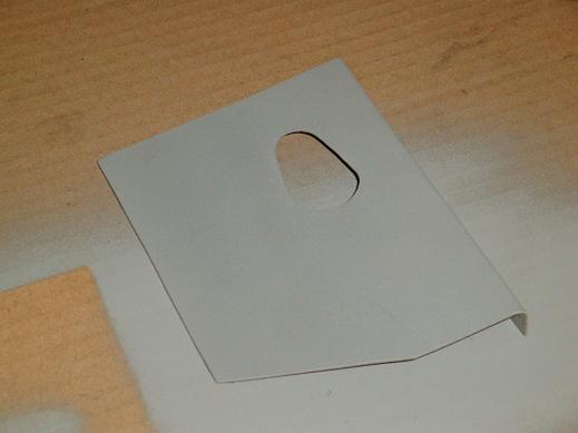 1,25mm schot tegen het chassis; gat is handwerk met de vijl (rattestaart)