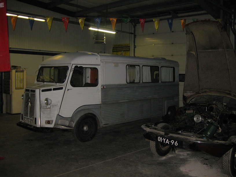 In de garage bij Citrotech, Oldenbroek