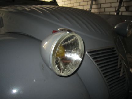 oude_eend_met_nieuwe_koplamp.jpg